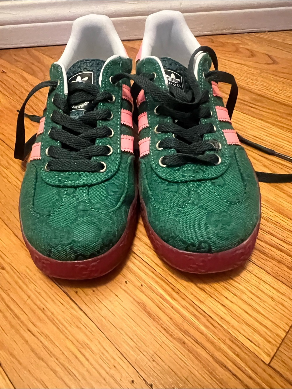 Gucci Green Sneakers with Pink Stripes - Picture 3 of 8